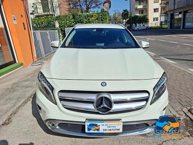 Usata Mercedes GLA200 136 CV (100 kW) 2015 Bianco SUV
