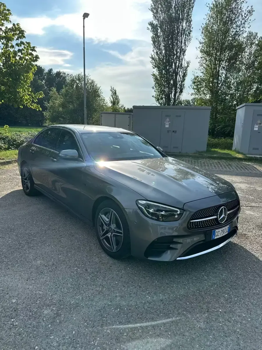 Usata Mercedes E300 Premium 194 CV (142 kW) 2021 Marrone Berlina