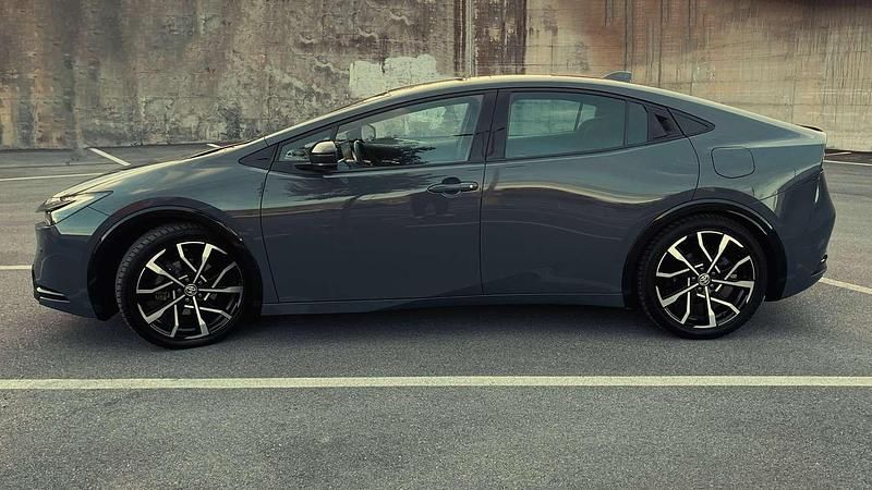 Usata Toyota Prius Lounge 223 CV (164 kW) 2024 Grigio Berlina