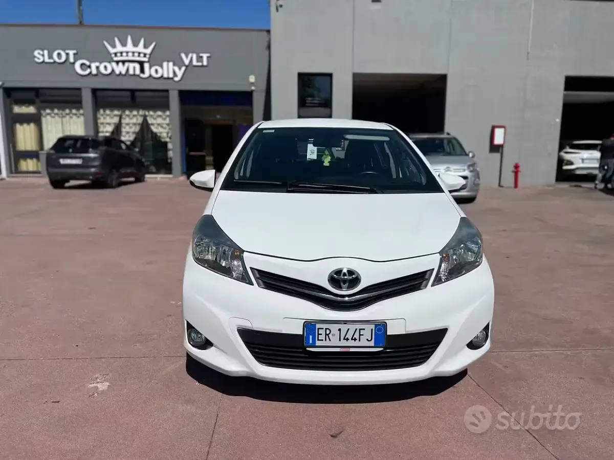 Usata Toyota Yaris Style 69 CV (50 kW) 2013 Bianco Utilitaria