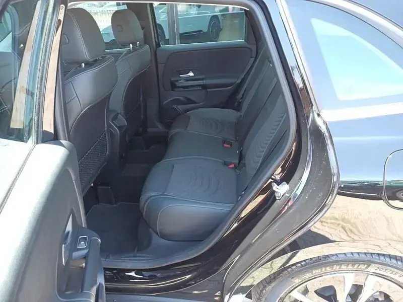 Usata Mercedes B180 Advanced 116 CV (85 kW) 2023 Nero Utilitaria