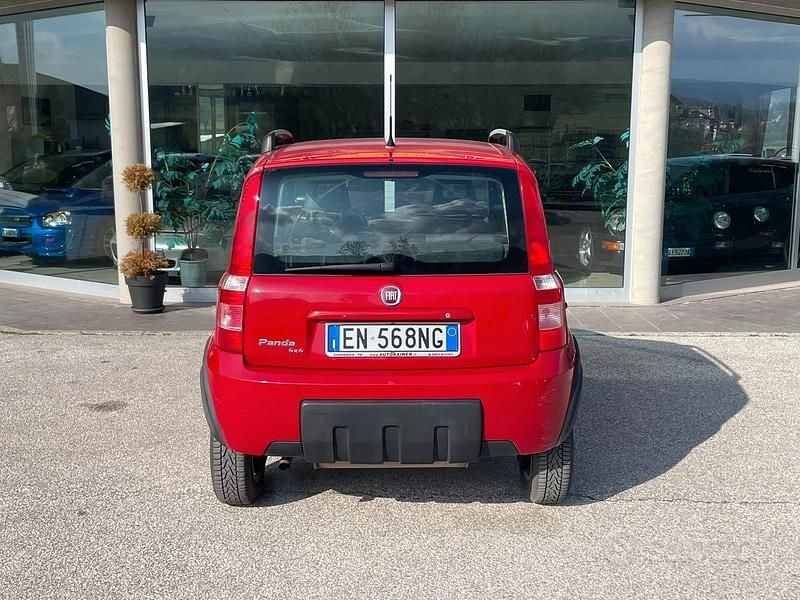 Usata Fiat Panda 4x4 Climbing 75 CV (55 kW) 2013 Rosso Utilitaria