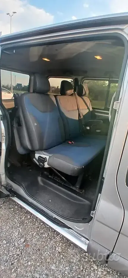 Usata Renault Trafic 80 CV (58 kW) 2012 Grigio Monovolume