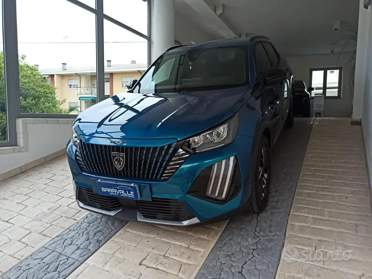 Usata Peugeot 2008 Allure 101 CV (74 kW) 2025 Blu SUV
