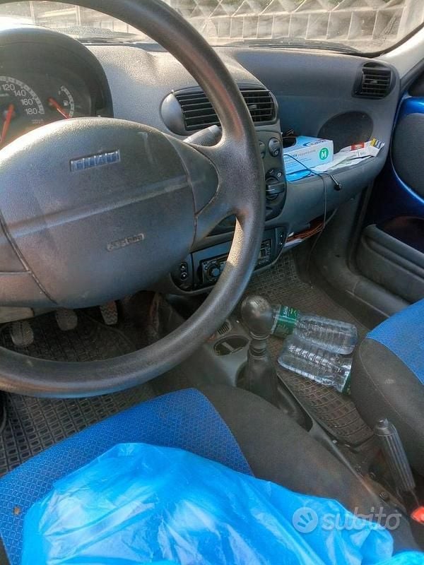 Usata Fiat 600 54 CV (39 kW) 2002 Blu Berlina