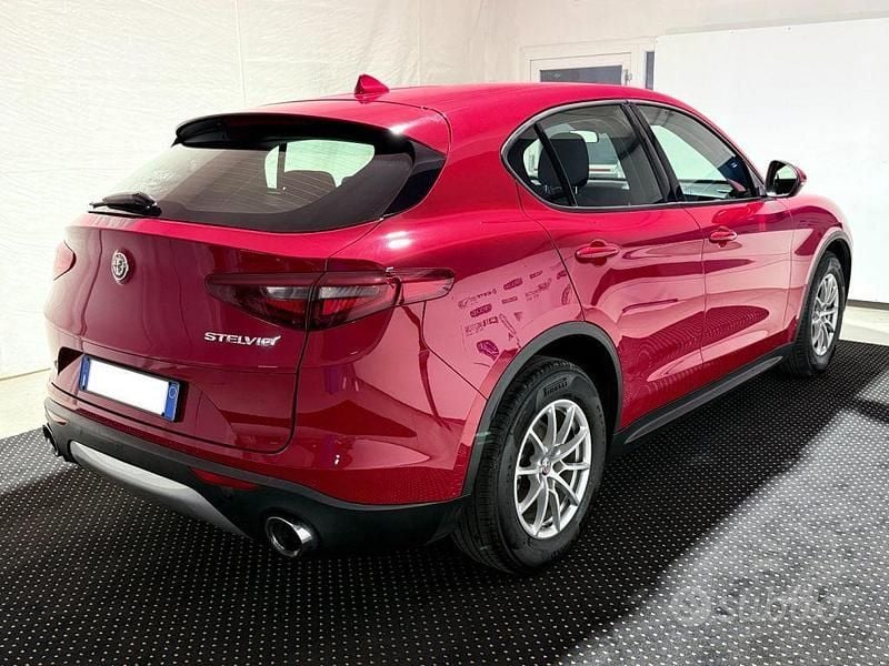 Usata Alfa Romeo Stelvio Business 160 CV (117 kW) 2019 Rosso pastello SUV