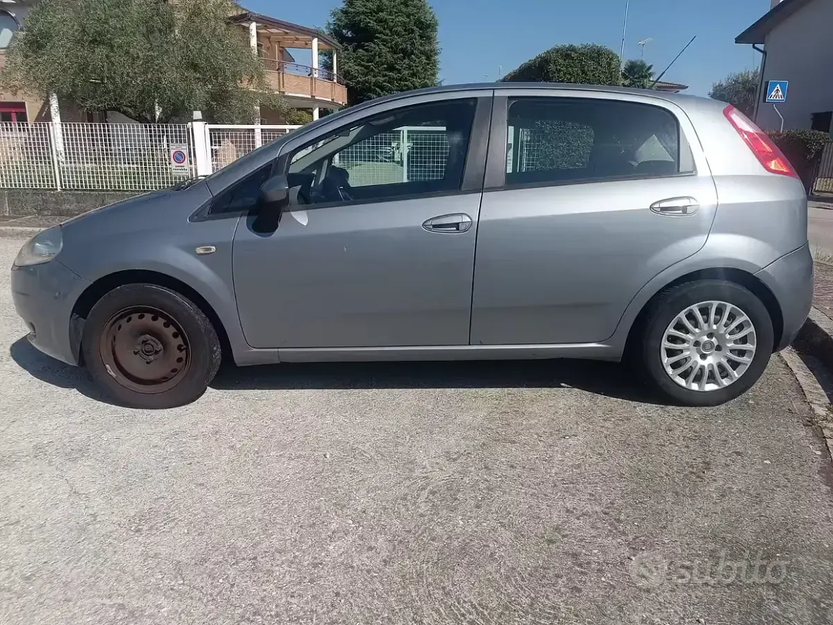 Usata Fiat Grande Punto 75 CV (55 kW) 2006 Grigio Utilitaria