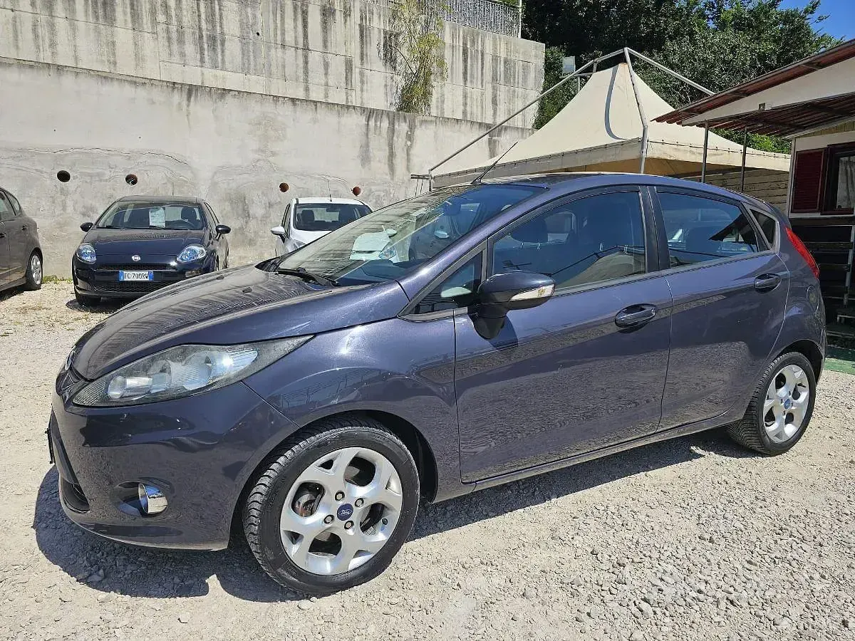 Usata Ford Fiesta Titanium 60 CV (44 kW) 2011 Blu Utilitaria