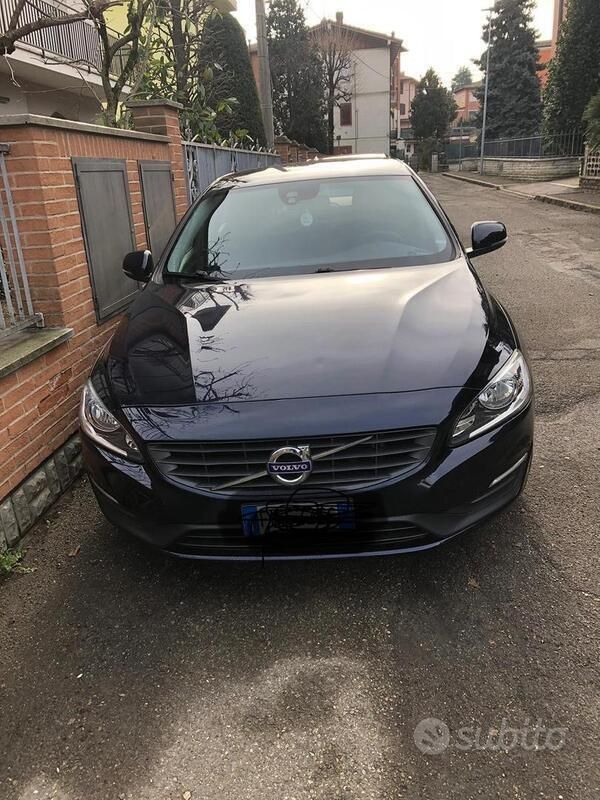 Blu Usata 2018 Volvo V60 Station wagon | 13.000 € (Buon prezzo) - Immagine 1/3