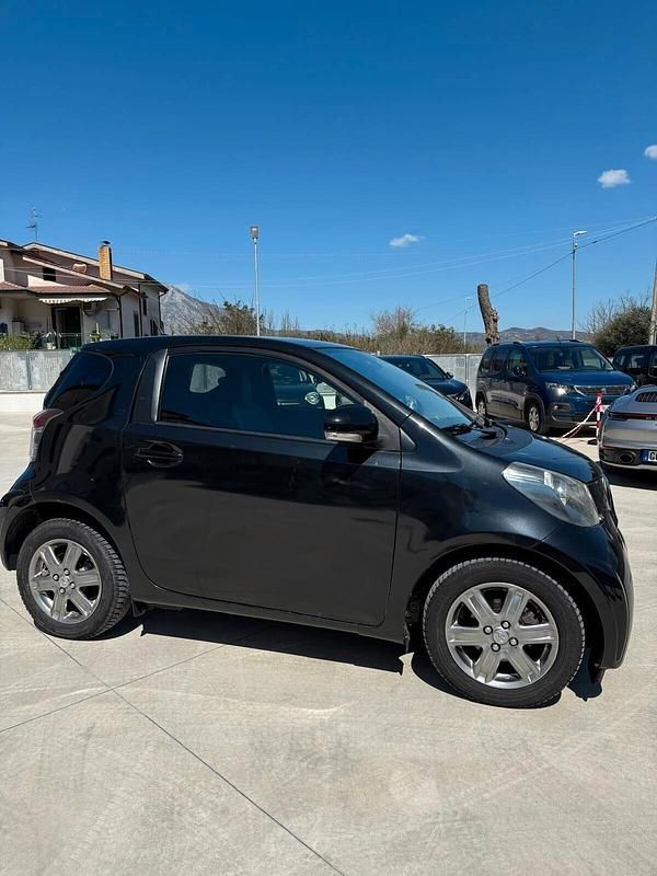 Usata Toyota iQ 90 CV (66 kW) 2009 Nero Utilitaria