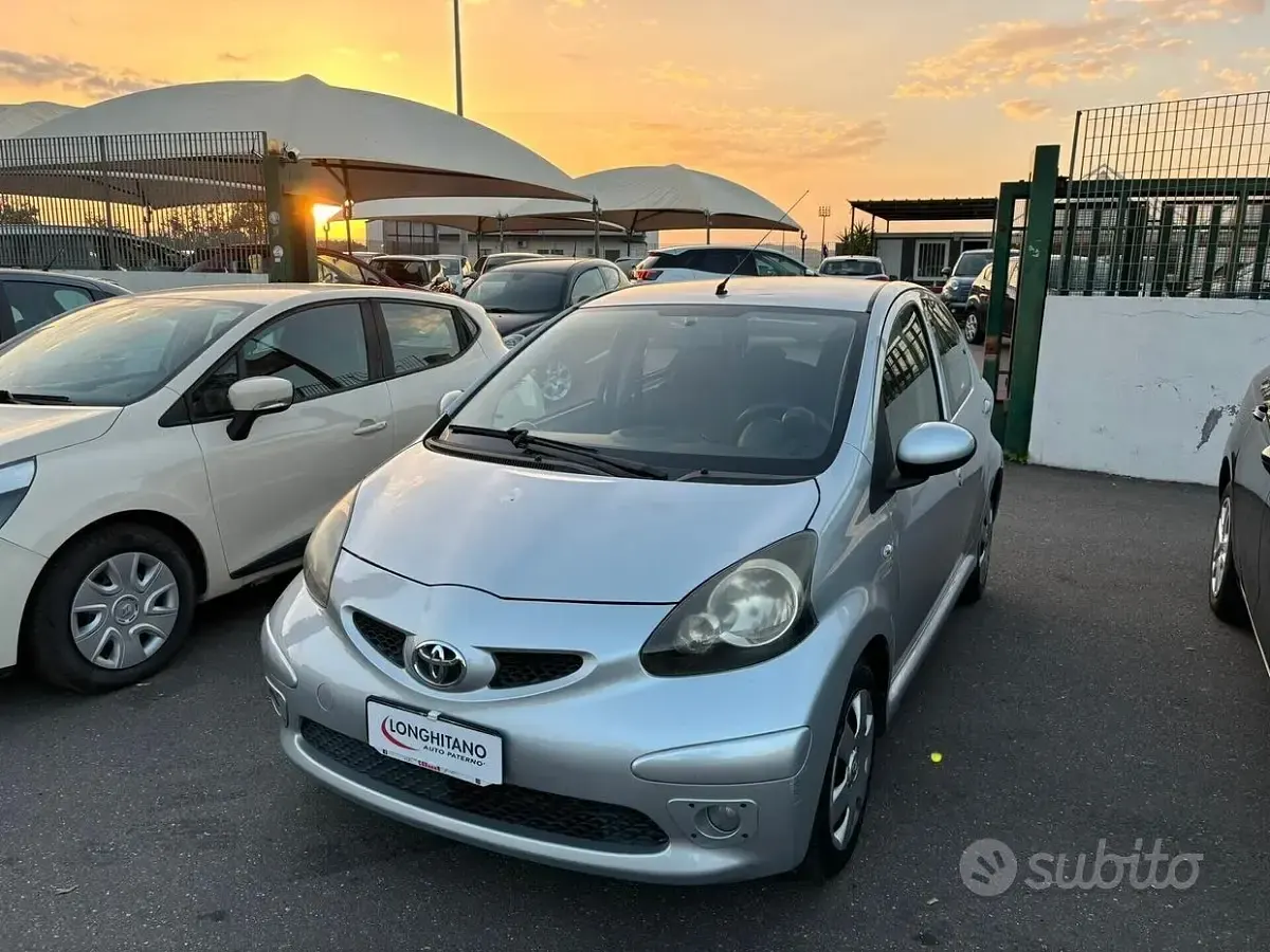 Usata Toyota Aygo 68 CV (50 kW) 2007 Grigio Utilitaria