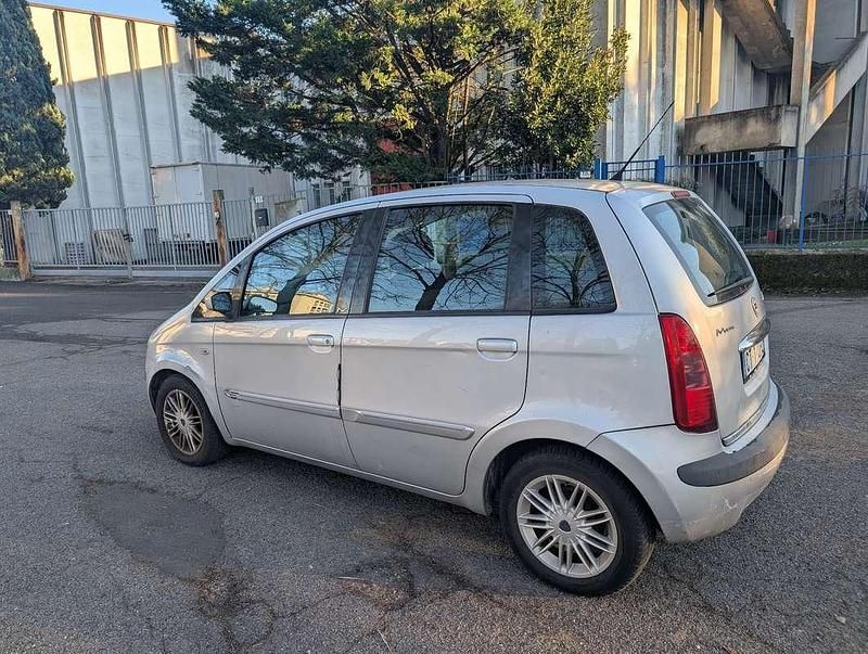 Usata Lancia Musa 109 CV (80 kW) 2005 Grigio Monovolume