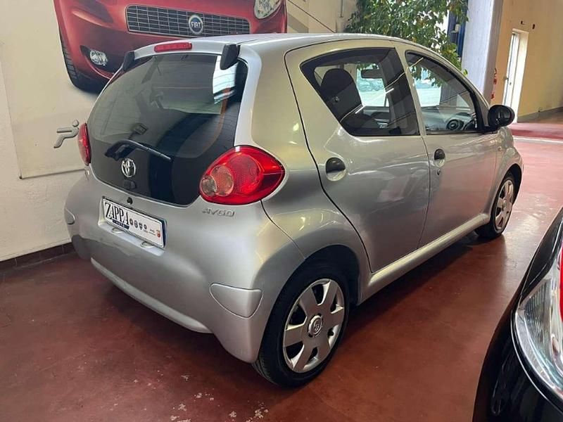 Usata Toyota Aygo 68 CV (50 kW) 2007 Grigio Utilitaria