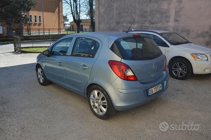 Usata Opel Corsa 80 CV (58 kW) 2006 Blu/azzurro Utilitaria