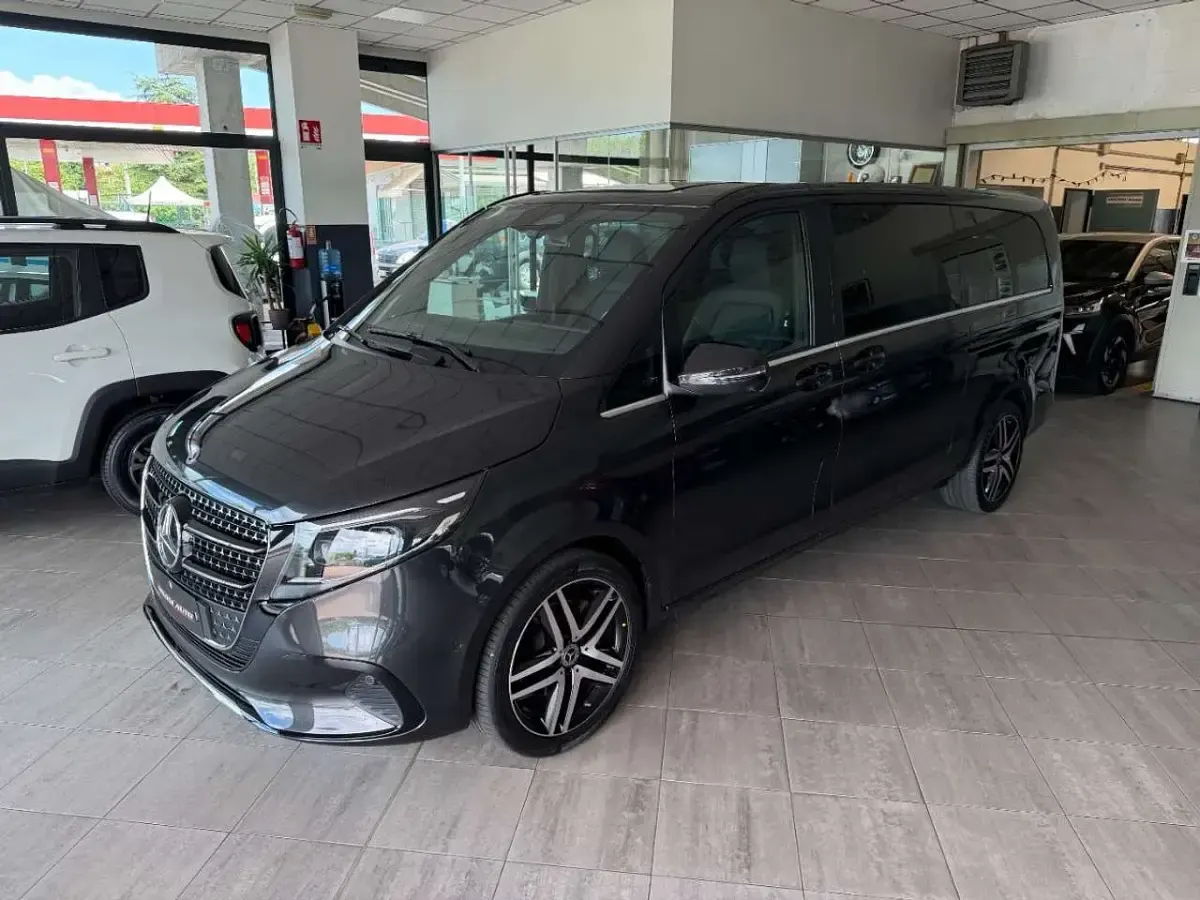 Usata Mercedes V250 Avantgarde 190 CV (139 kW) 2024 Nero Monovolume