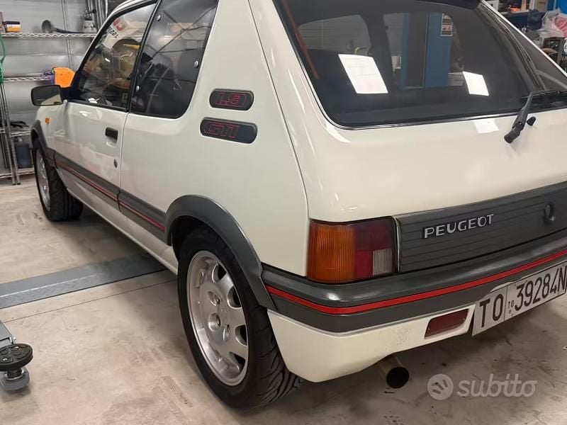 Usata Peugeot 205 GTi 128 CV (94 kW) 1990 Bianco Berlina