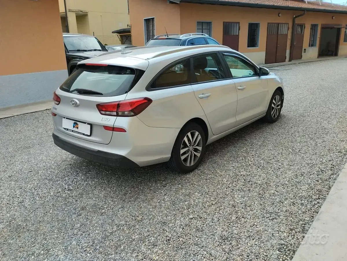 Usata Hyundai i30 116 CV (85 kW) 2019 Grigio Station wagon