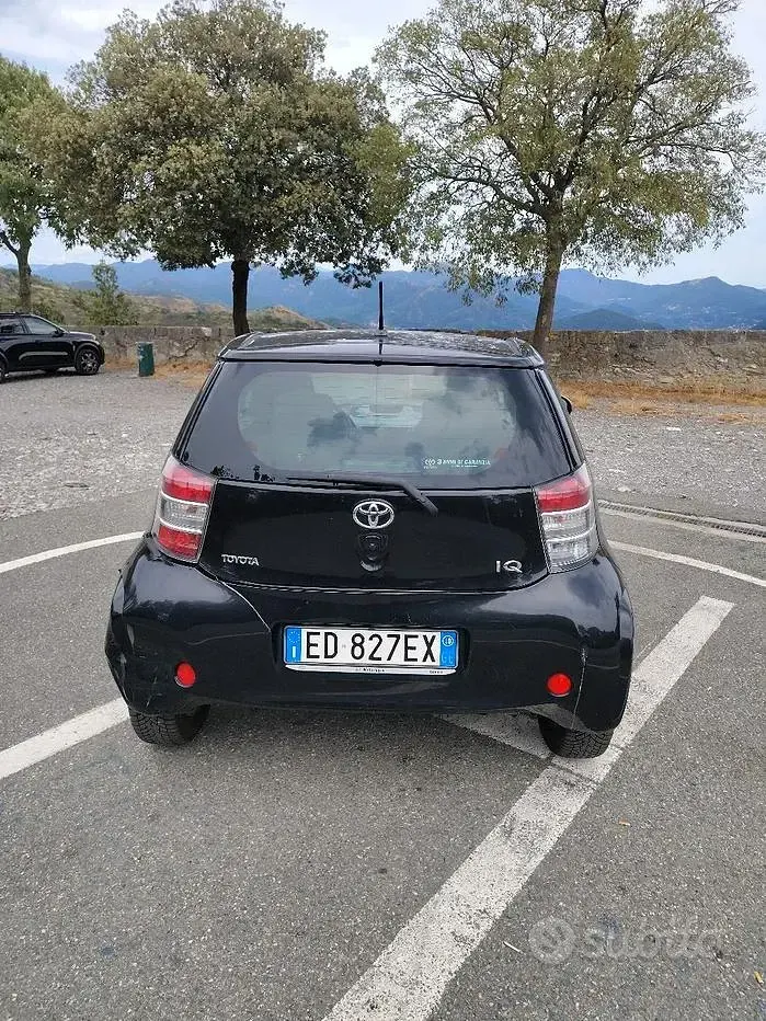 Usata Toyota iQ Sol 68 CV (50 kW) 2010 Nero Utilitaria