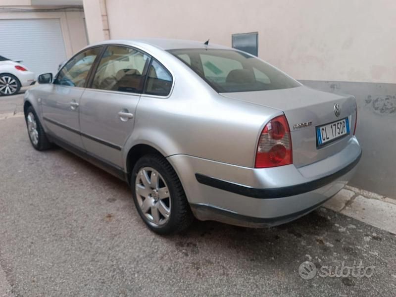 Usata VW Passat 130 CV (95 kW) 2002 Grigio Berlina