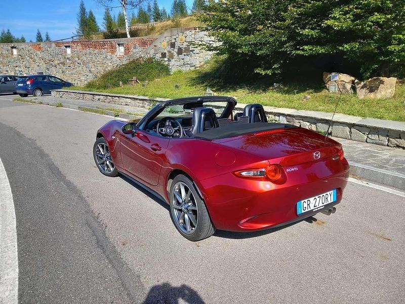 Usata Mazda MX5 Exclusive-Line 184 CV (135 kW) 2023 Rosso Cabrio
