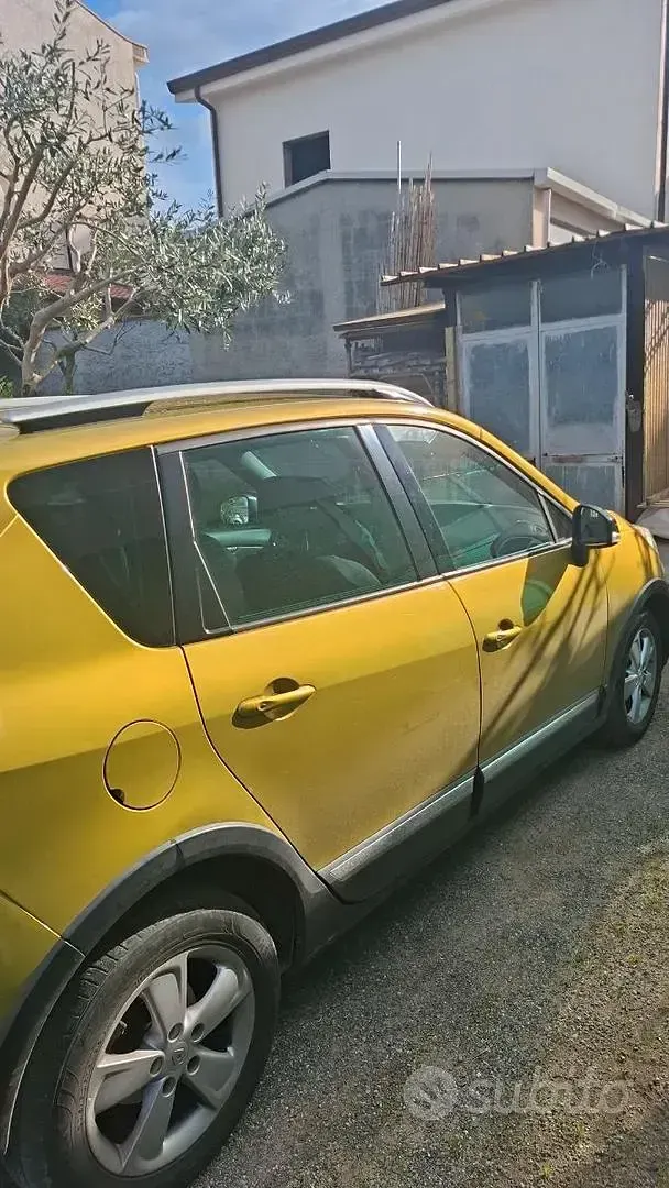 Usata Renault Scénic III XMOD 110 CV (80 kW) 2014 Giallo