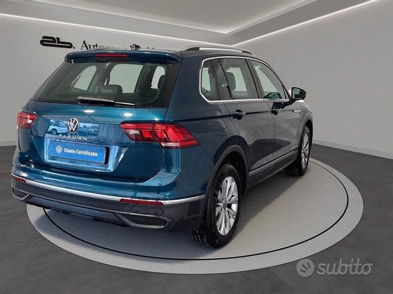 Usata VW Tiguan Elegance 150 CV (110 kW) 2023 Nightshade metalizzato blu SUV