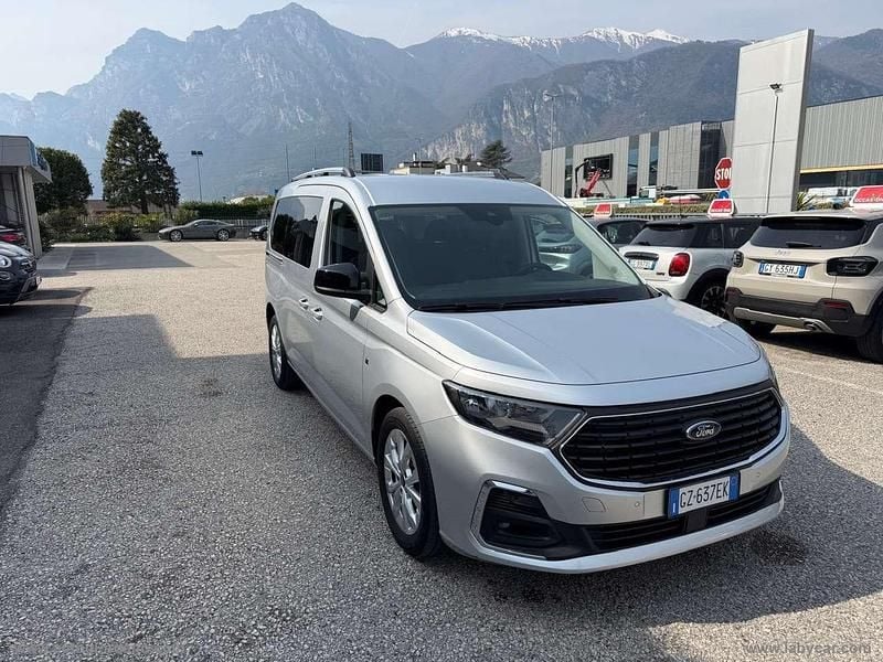 Usata Ford Tourneo 122 CV (89 kW) 2025 Grigio Monovolume