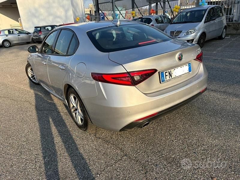 Usata Alfa Romeo Giulia 150 CV (110 kW) 2017 Grigio Berlina