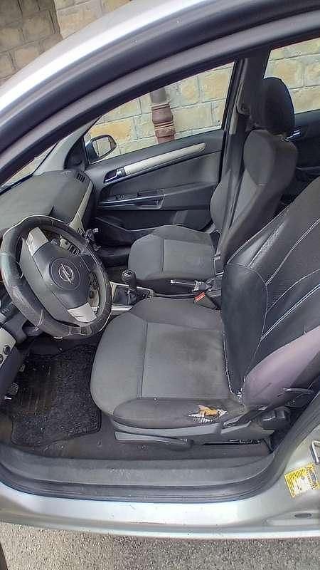 Usata Opel Astra Cosmo 101 CV (74 kW) 2008 Grigio Berlina