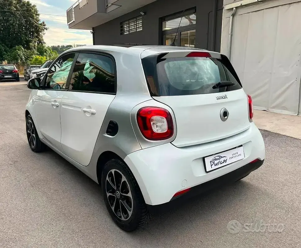 Usata Smart ForFour Passion 71 CV (52 kW) 2015 Bianco Utilitaria