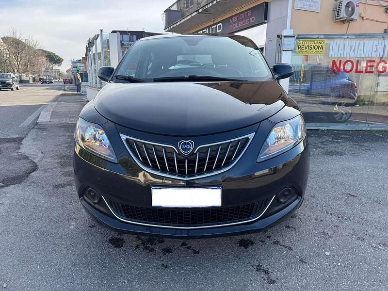Usata Lancia Ypsilon Silver 69 CV (50 kW) 2021 Nero Utilitaria