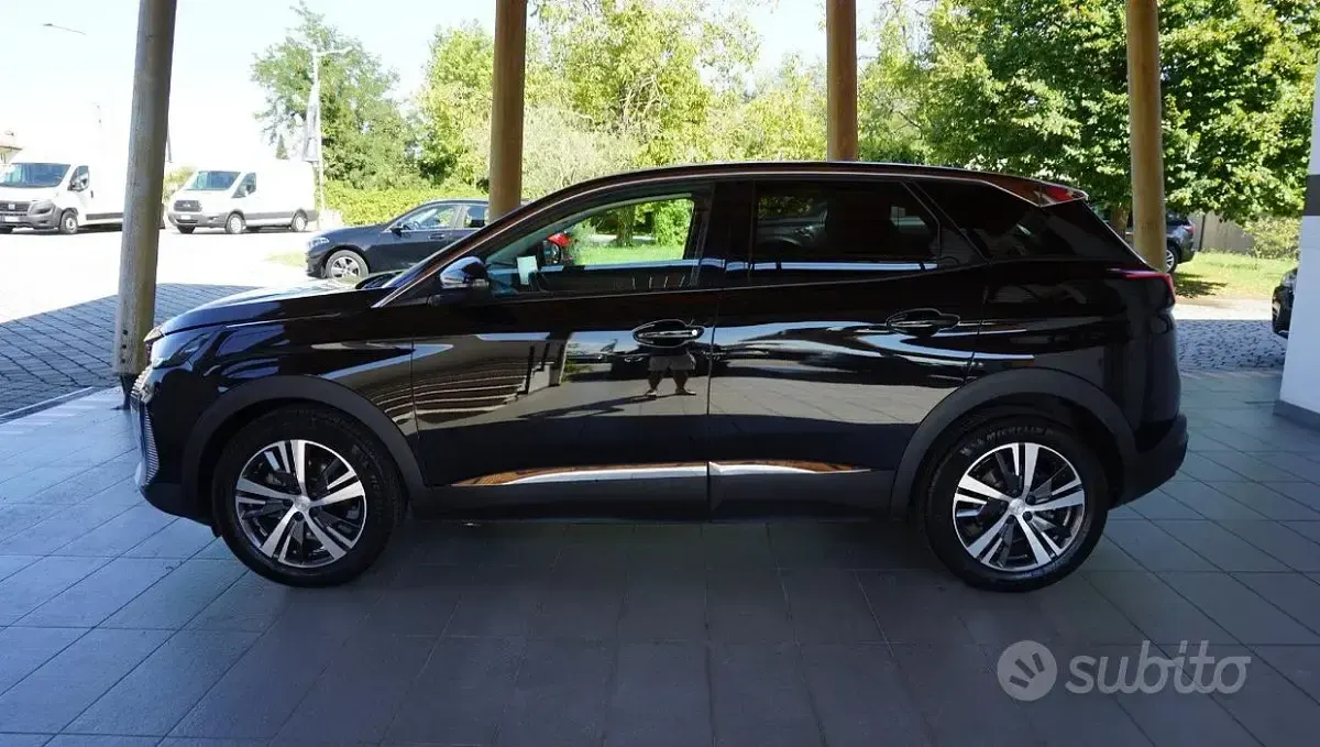 Usata Peugeot 3008 Allure 131 CV (96 kW) 2022 Nero SUV