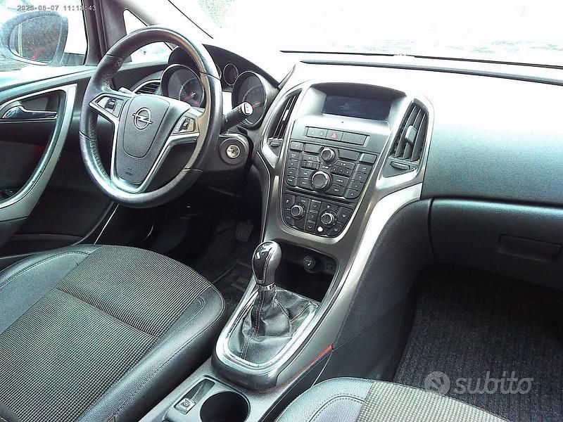 Occasion Opel Astra 100 ch (73 kW) 2011 Blanc Berline