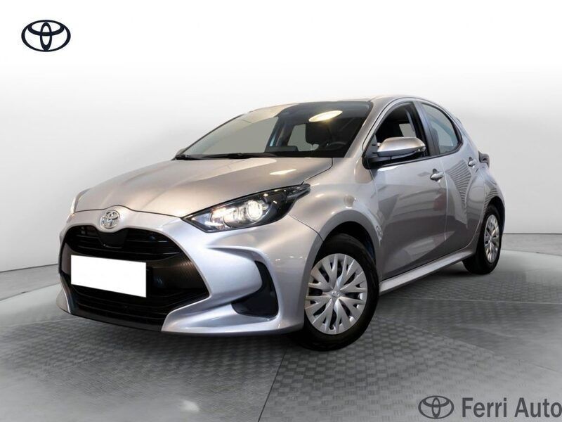 Nero Nuova 2025 Toyota Yaris Hybrid Active Due volumi | 20.900 € (Buon prezzo) - Immagine 1/4