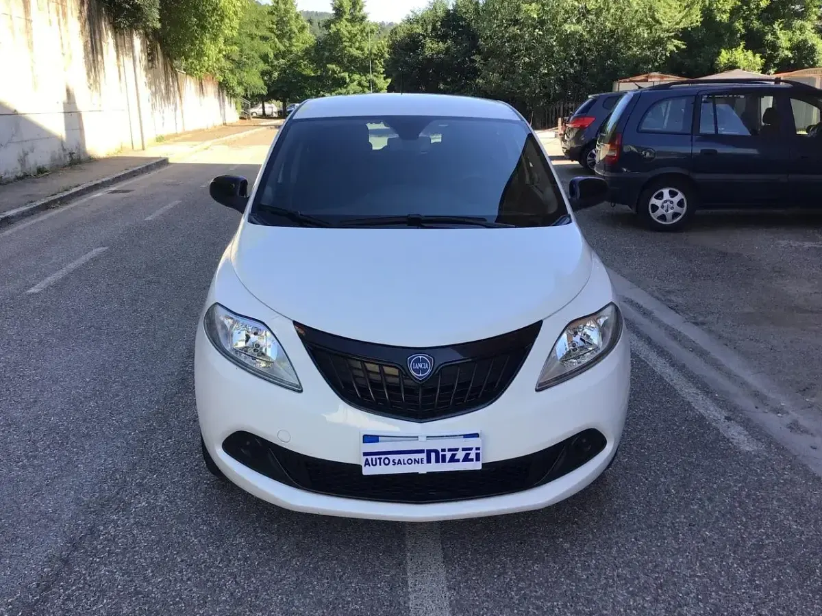 Usata Lancia Ypsilon Silver 69 CV (50 kW) 2024 Bianco Utilitaria