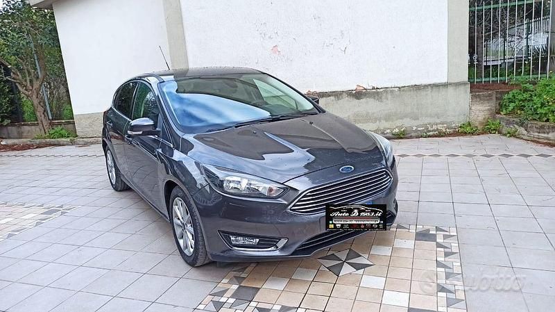 Usata Ford Focus Titanium 115 CV (84 kW) 2015 Grigio Utilitaria
