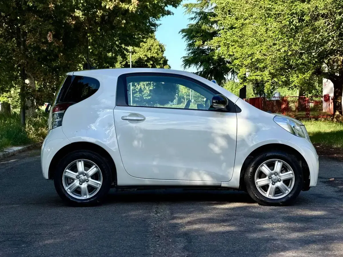 Usata Toyota iQ Sol 68 CV (50 kW) 2009 Bianco Utilitaria
