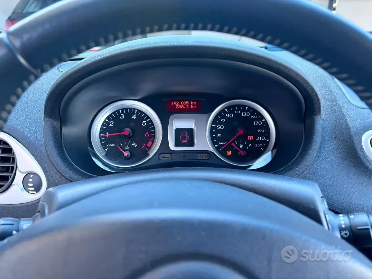Usata Renault Clio 54 CV (39 kW) 2012 Nero Utilitaria