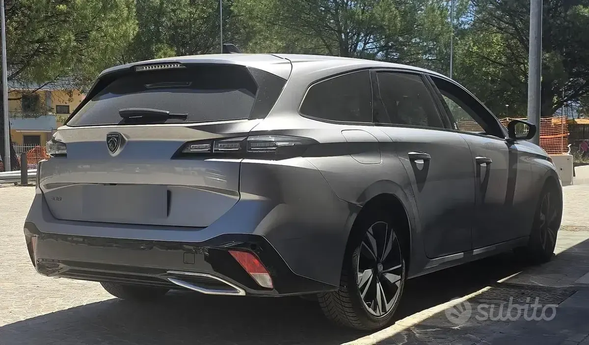 Usata Peugeot 308 SW Allure 131 CV (96 kW) 2022 Grigio Station wagon