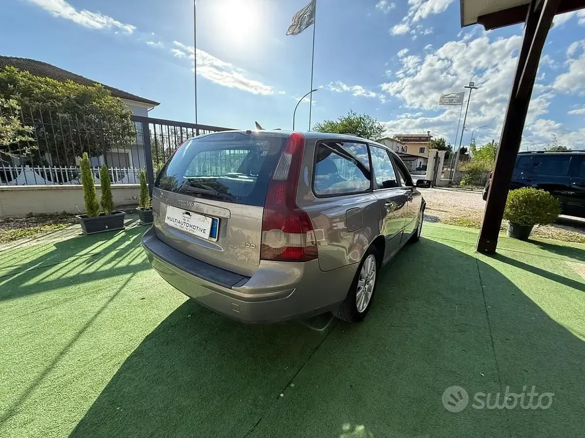 Usata Volvo V50 136 CV (100 kW) 2004 Grigio Station wagon