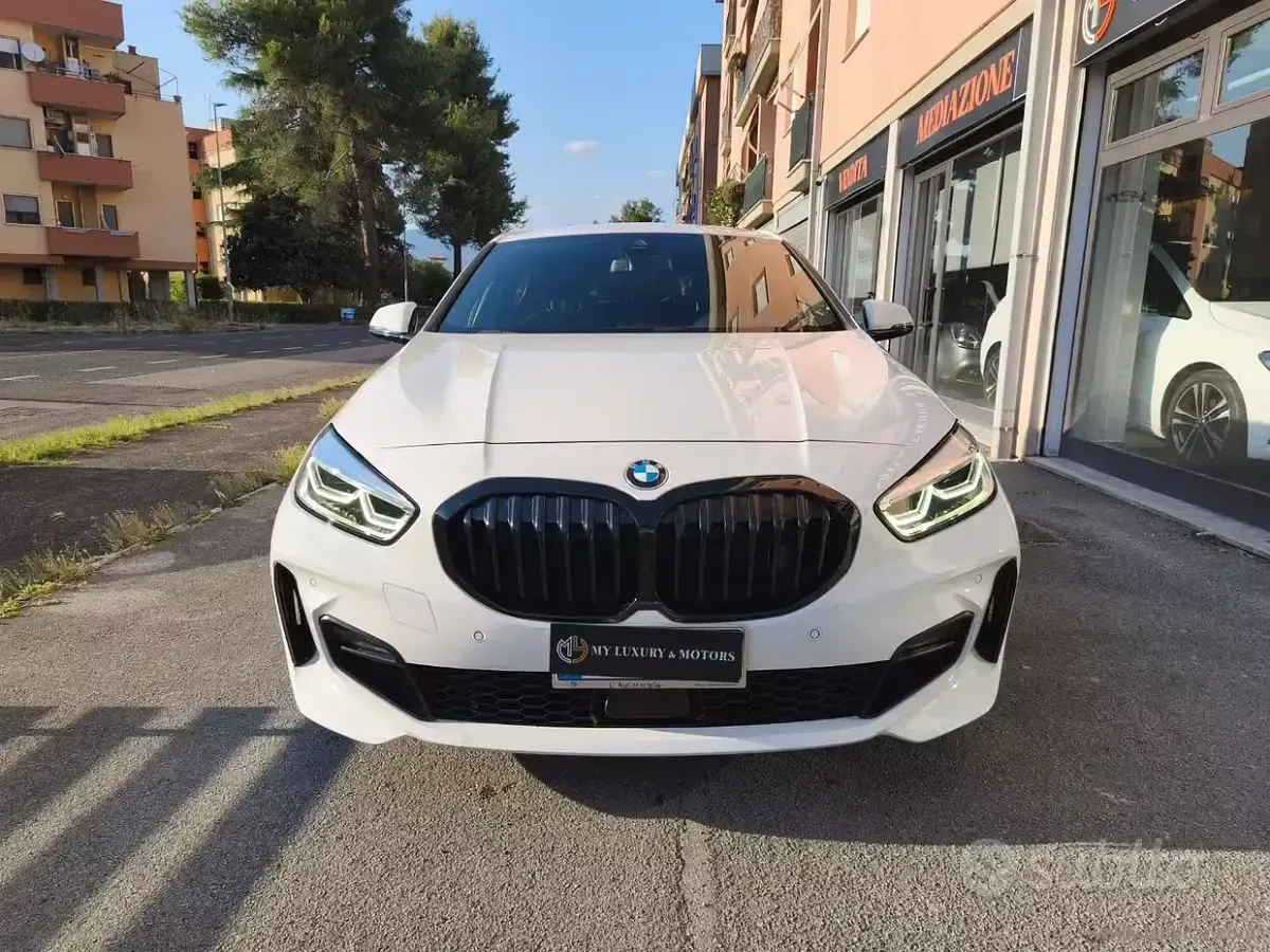 Usata BMW 116 M Sport 116 CV (85 kW) 2022 Bianco Utilitaria