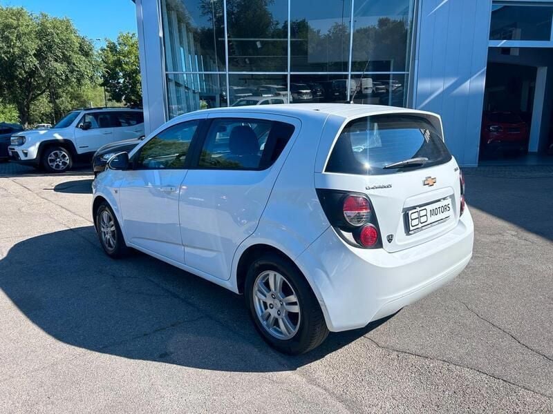 Usata Chevrolet Aveo LT 85 CV (62 kW) 2011 Bianco Berlina