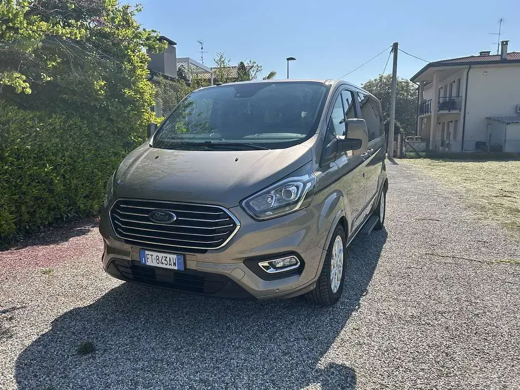 Usata Ford Tourneo Custom Titanium 133 CV (97 kW) 2018 Beige Furgone