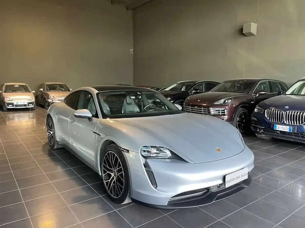 Usata Porsche Taycan 119 kW (163 CV) 2021 Dolomite met Berlina