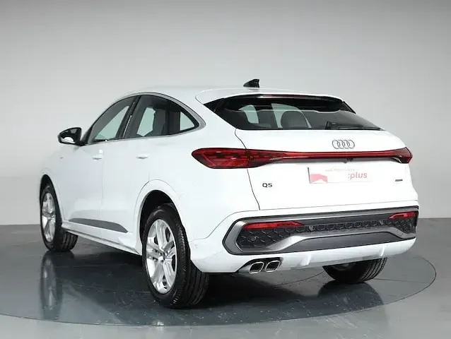 Nuova Audi Q5 Sportback S-Line 204 CV (150 kW) 2025 Bianco ghiaccio metallizzato SUV