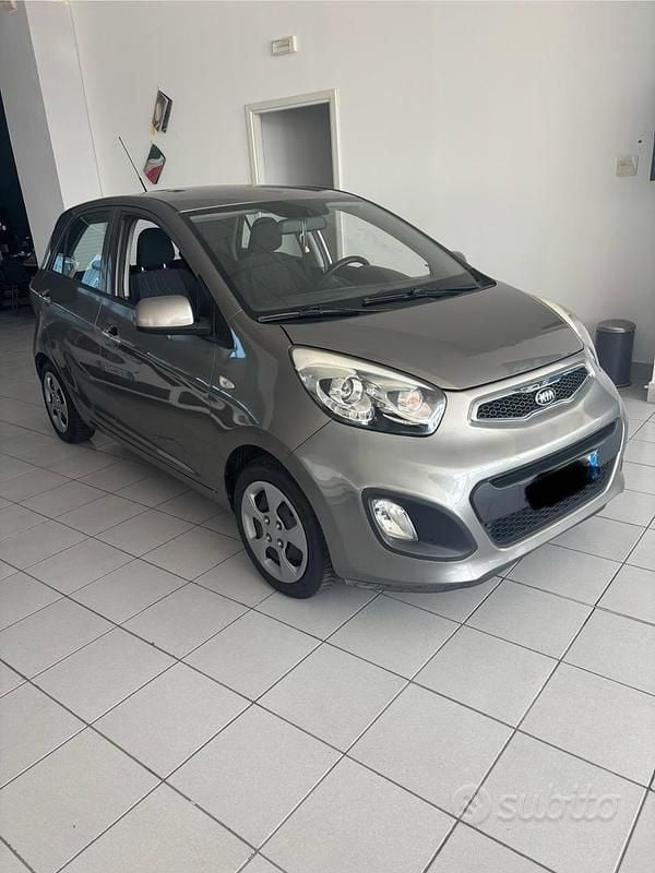 Usata Kia Picanto 69 CV (50 kW) 2014 Beige Utilitaria