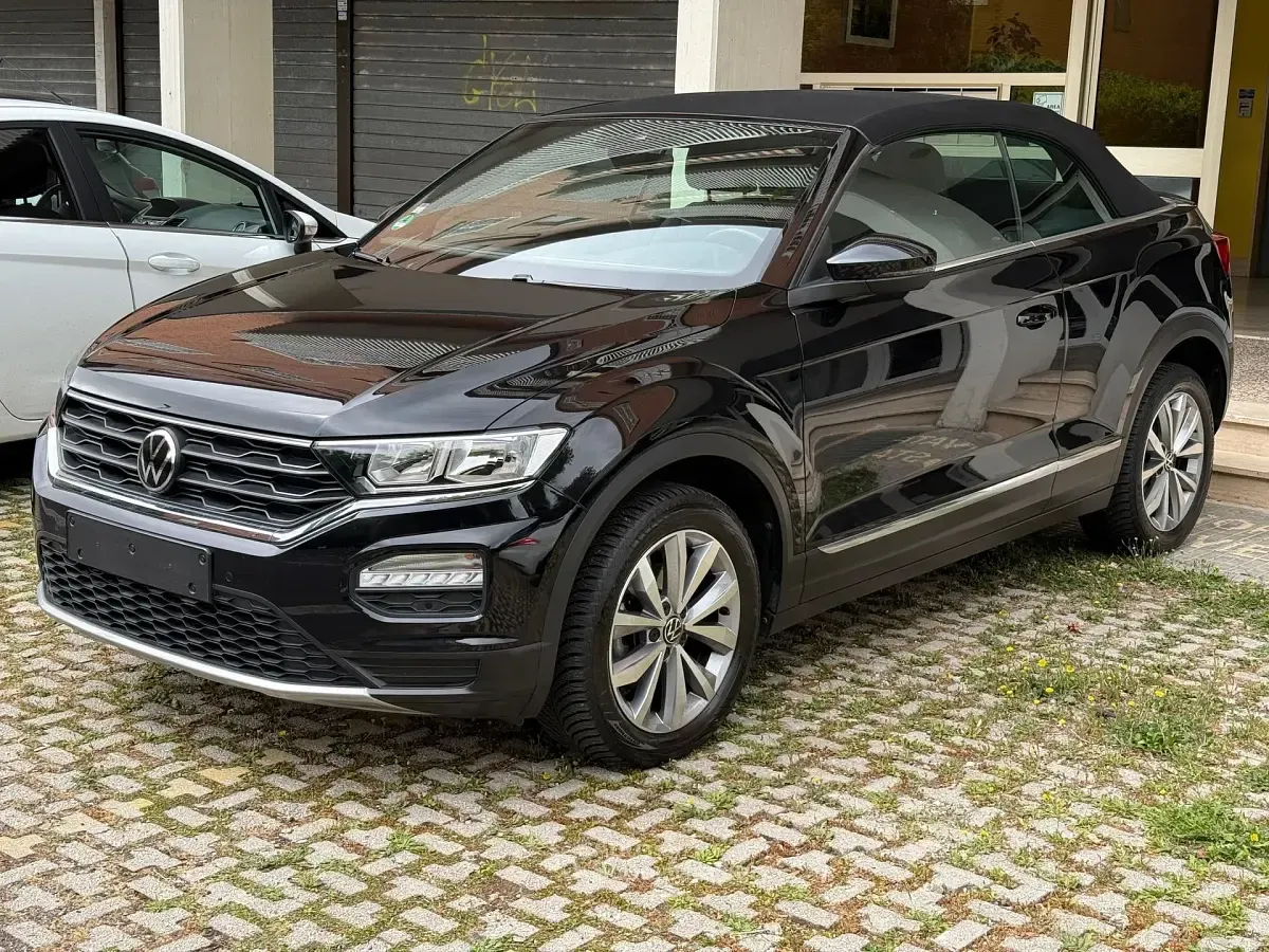 Begagnad VW T-Roc Cabriolet Style 110 HK (80 kW) 2021 Svart Cab