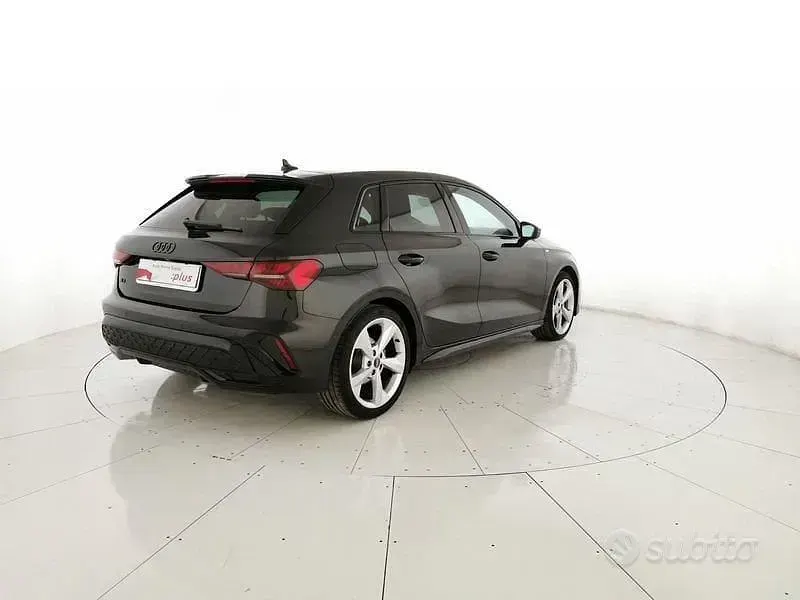 Usata Audi A3 S-Line 150 CV (110 kW) 2025 Nero mythos metallizzato Berlina