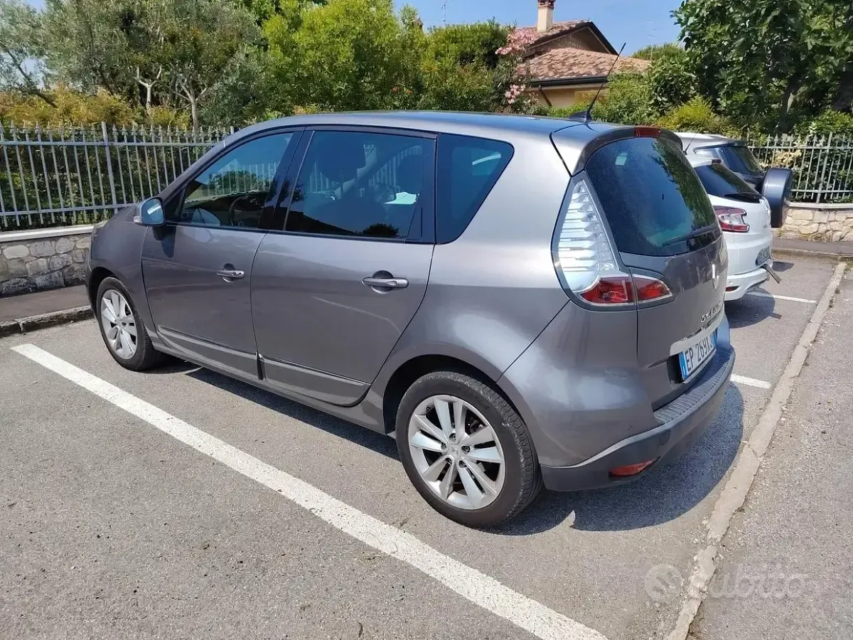 Usata Renault Scénic III Bose Edition 131 CV (96 kW) 2013 Grigio Monovolume