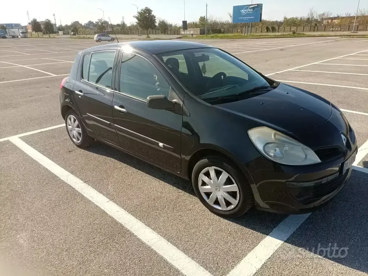 Usata Renault Clio II 85 CV (62 kW) 2007 Nero Berlina